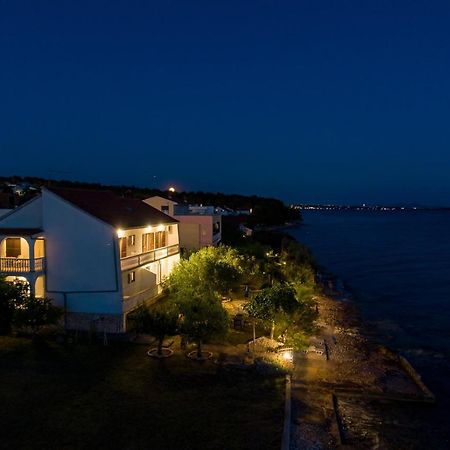Family Friendly Seaside Apartments Kozino, Zadar - 5756 Petrčane Kültér fotó