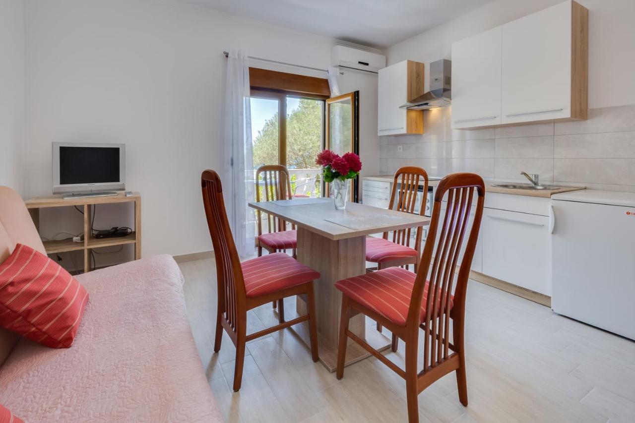 Family Friendly Seaside Apartments Kozino, Zadar - 5756 Petrčane Kültér fotó