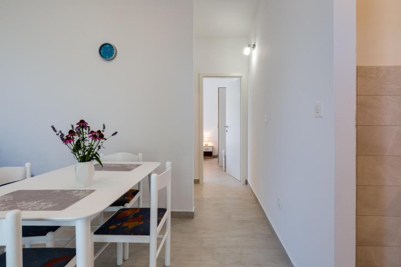 Family Friendly Seaside Apartments Kozino, Zadar - 5756 Petrčane Kültér fotó