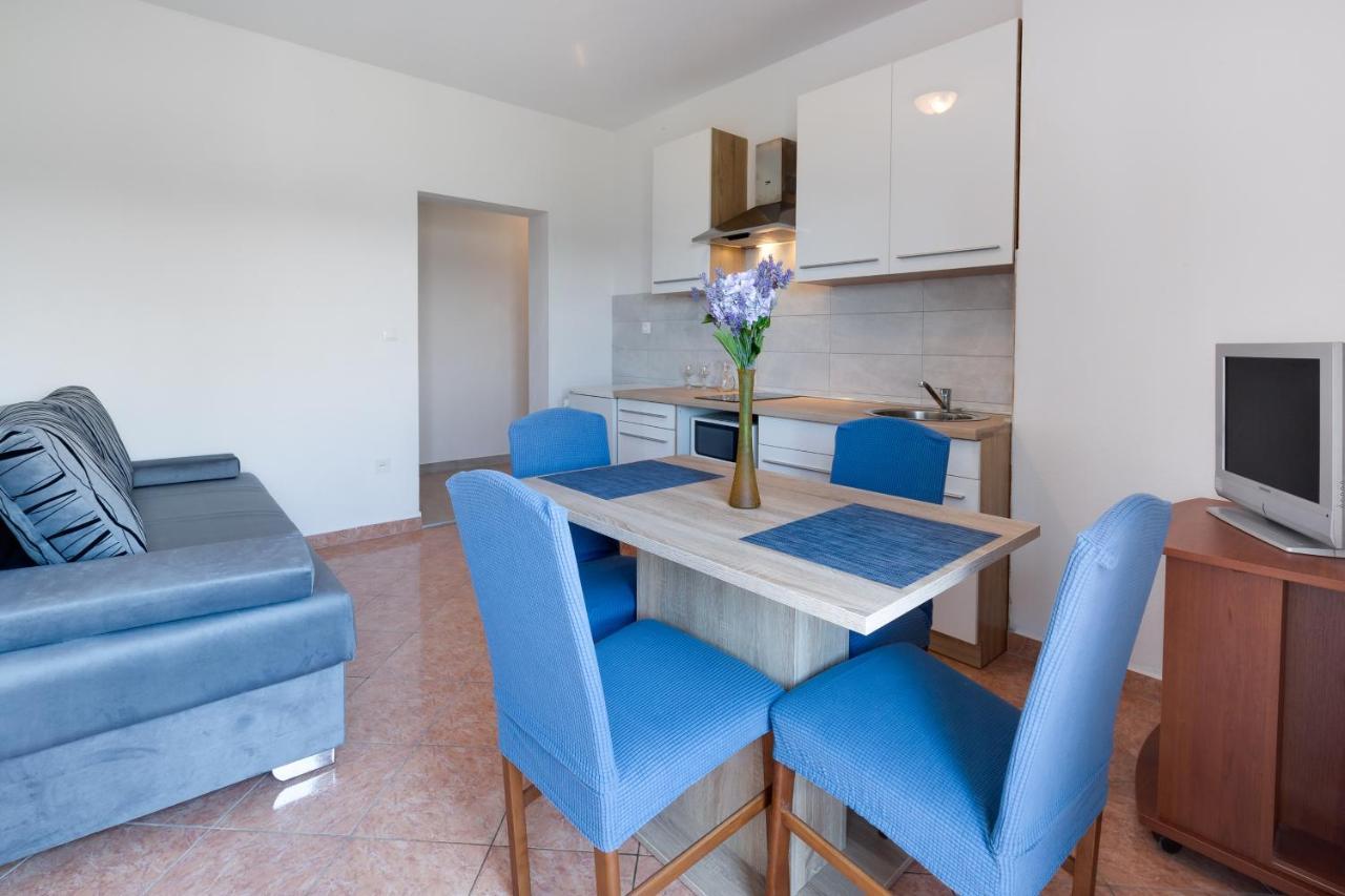 Family Friendly Seaside Apartments Kozino, Zadar - 5756 Petrčane Kültér fotó
