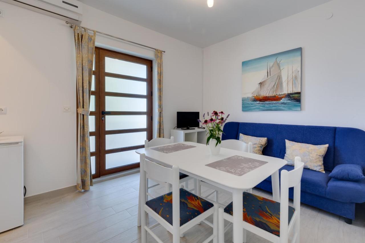 Family Friendly Seaside Apartments Kozino, Zadar - 5756 Petrčane Kültér fotó