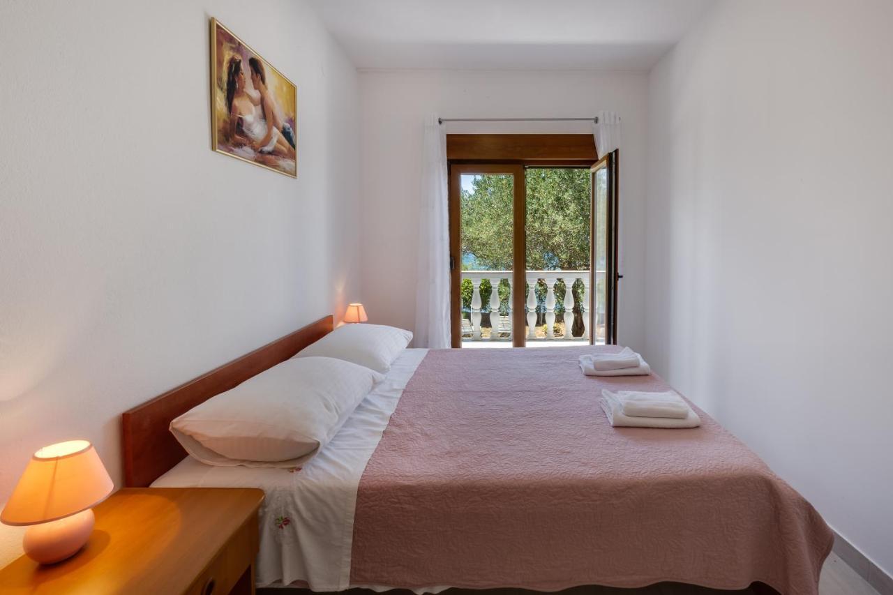 Family Friendly Seaside Apartments Kozino, Zadar - 5756 Petrčane Kültér fotó