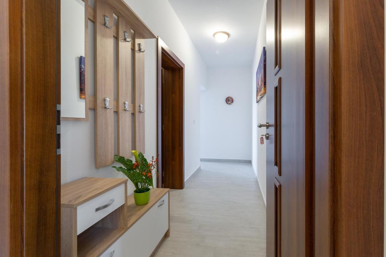 Family Friendly Seaside Apartments Kozino, Zadar - 5756 Petrčane Kültér fotó